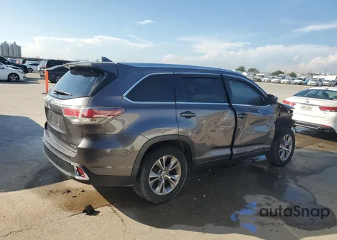 2015 Toyota Highlander Xle z USA, uszkodzony, nr VIN 5TDKKRFH2FS084400